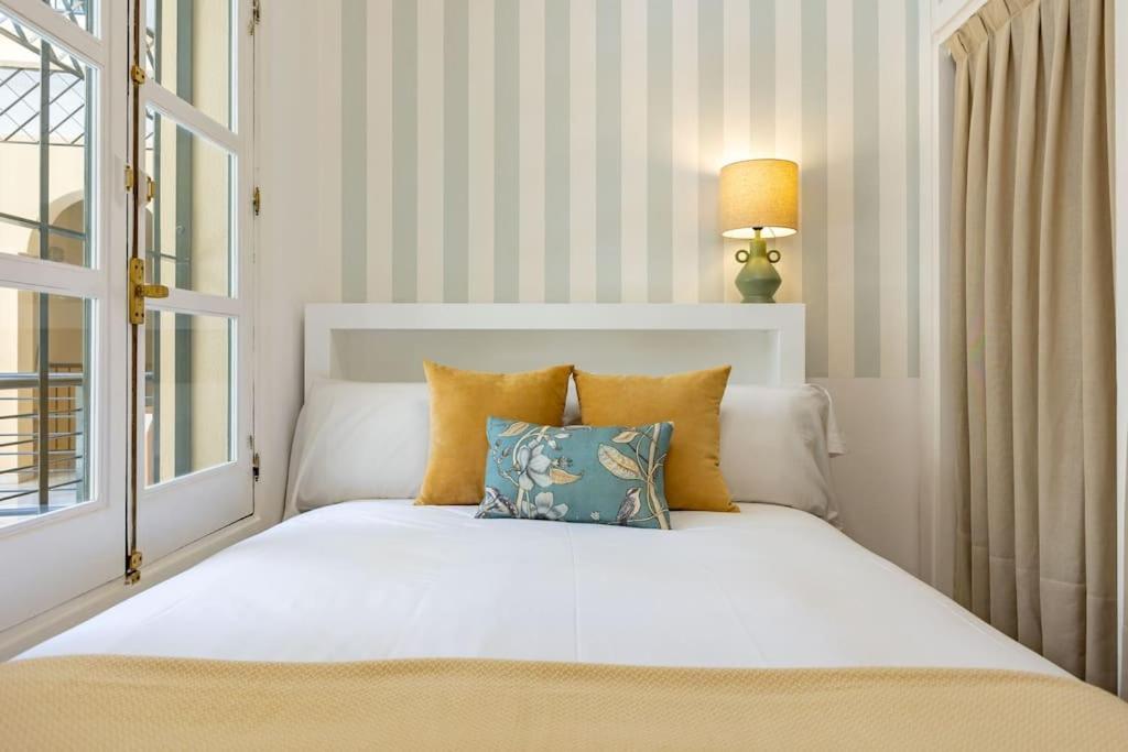 Conde Ibarra Deluxe By Valcambre Apartment Севиля Екстериор снимка